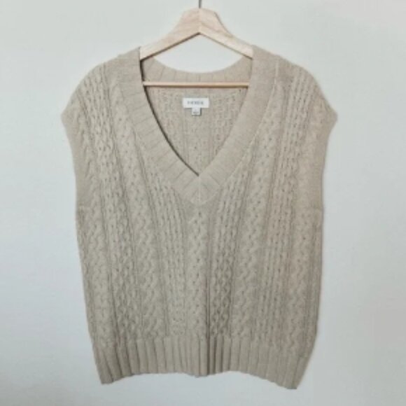 Evereve Sweater Vest Cable Knit V Neck Sleeveless Cream Beige Neutral Large NWOT - Picture 2 of 7